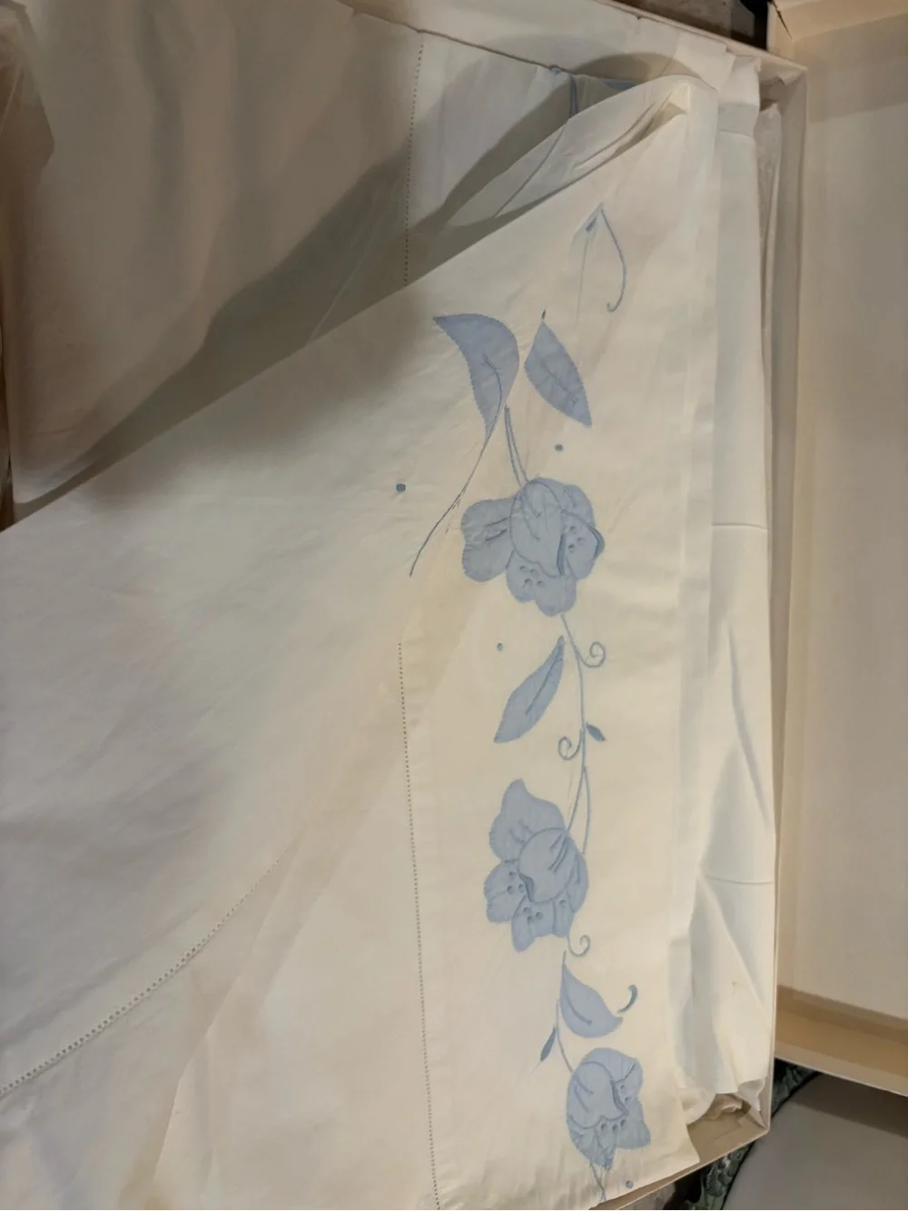 Vintage Wamsutta Supercale Blue Floral Embroidered White Twin Flat Sheet